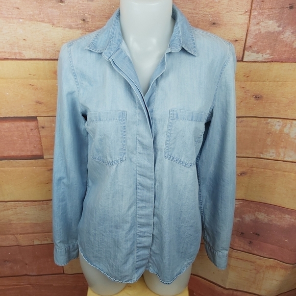 𝅺Tommy Hilfiger chambray light button down shirt Size XS - Picture 1 of 8